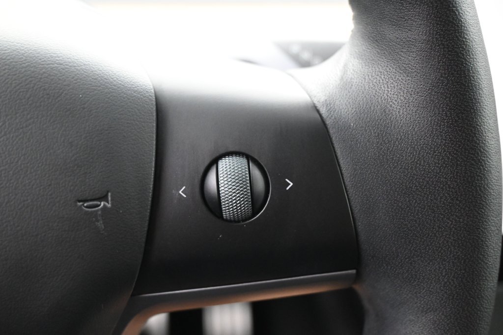 Used 2023 Tesla Model Y Performance AWD/4WD image 26
