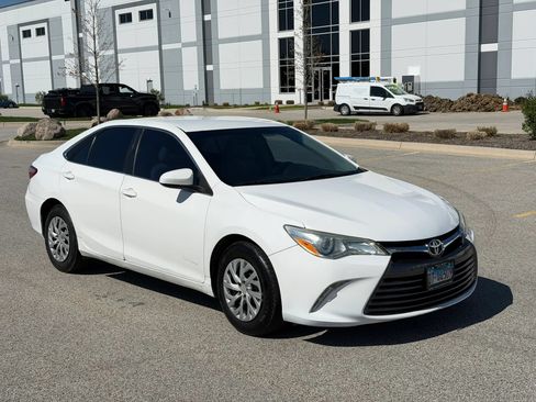 Used 2016 Toyota Camry LE FWD image 3