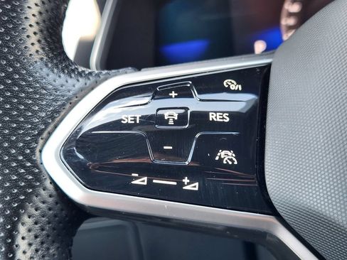 Certified 2022 Volkswagen Tiguan SE R-Line AWD/4WD image 22