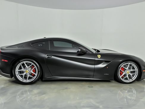 Used 2014 Ferrari F12 Berlinetta RWD image 11
