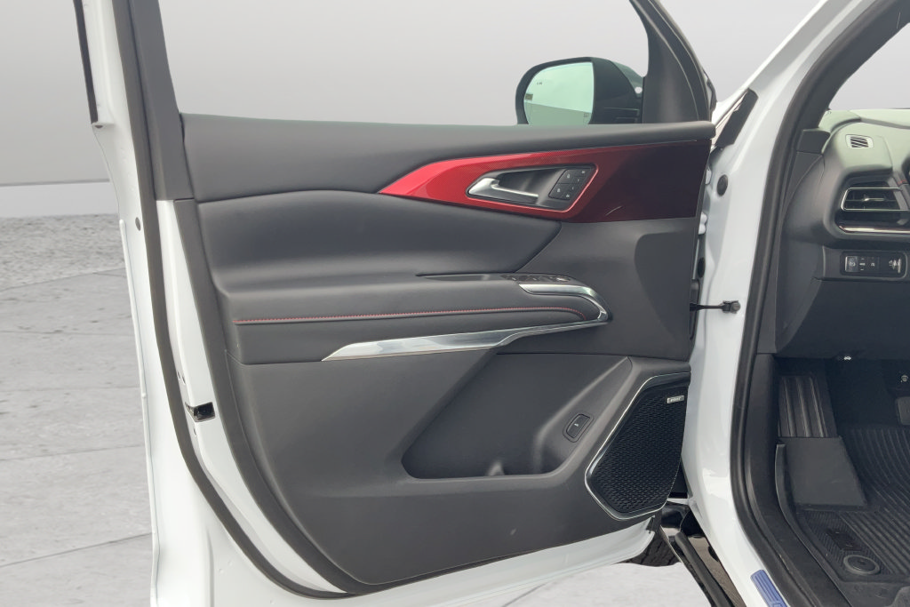 New 2026 Chevrolet Traverse RS w/ LPO, Floor Liner Package FWD image 9