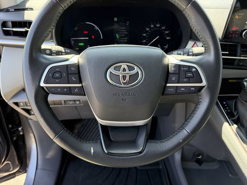 Certified 2024 Toyota Sienna XLE w/ XLE Plus Package FWD image 22