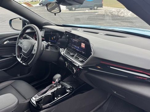 New 2025 Chevrolet Trax RS w/ Sunroof Package image 21