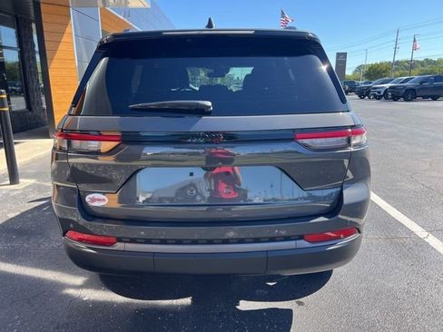 New 2026 Jeep Grand Cherokee Limited RWD image 23