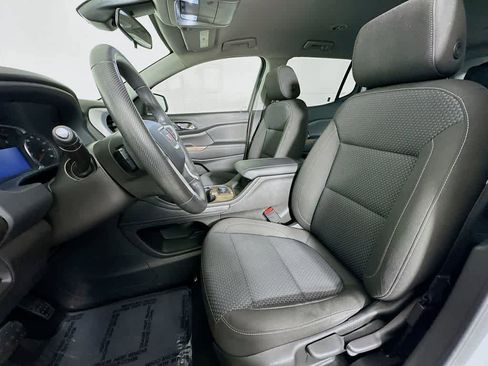 Used 2023 GMC Acadia SLE image 12