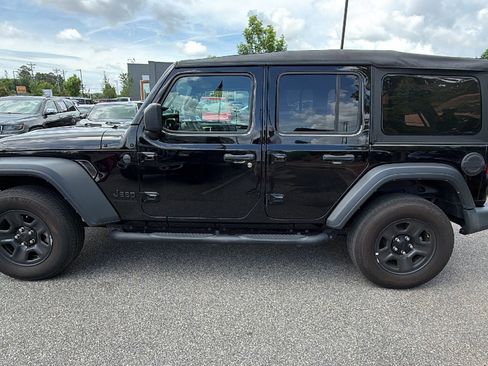 Used 2023 Jeep Wrangler Unlimited Sport AWD/4WD image 8