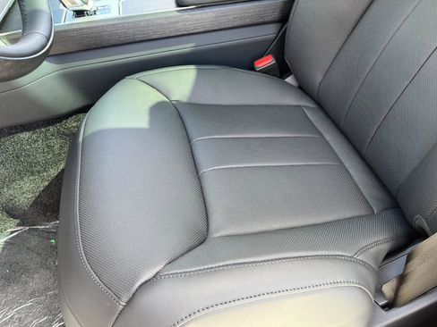 New 2025 Land Rover Range Rover SE image 38