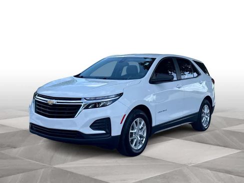 Used 2022 Chevrolet Equinox LS FWD image 4