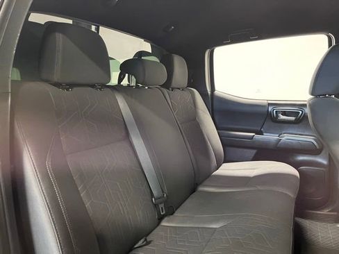 Used 2018 Toyota Tacoma TRD Sport w/ Technology Package image 13