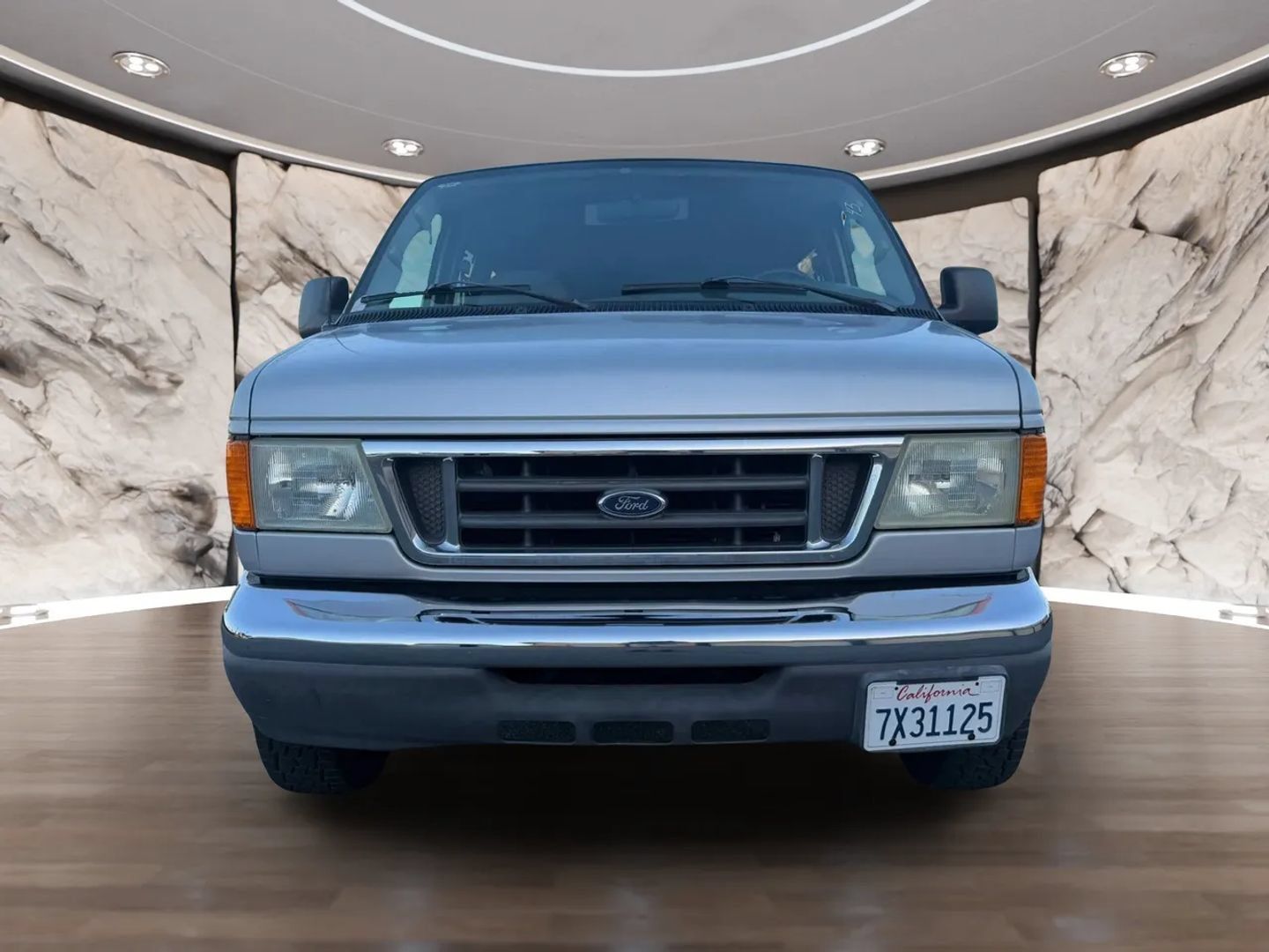 Used 2006 Ford E-350 and Econoline 350 XLT RWD image 3