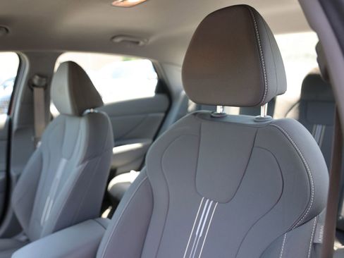 Used 2023 Hyundai Elantra SEL w/ Convenience Package FWD image 16