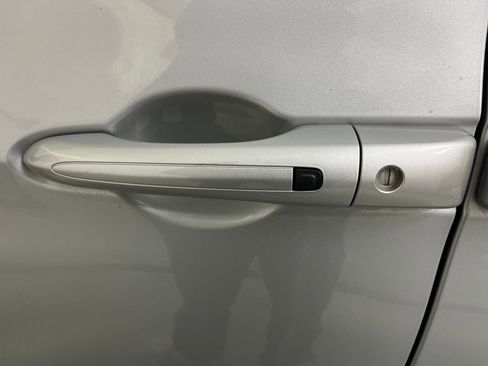 Used 2023 Chrysler Pacifica Touring-L image 54