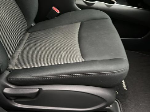 Used 2018 Nissan Pathfinder SV AWD/4WD image 23