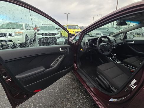 Used 2017 Kia Forte LX image 14