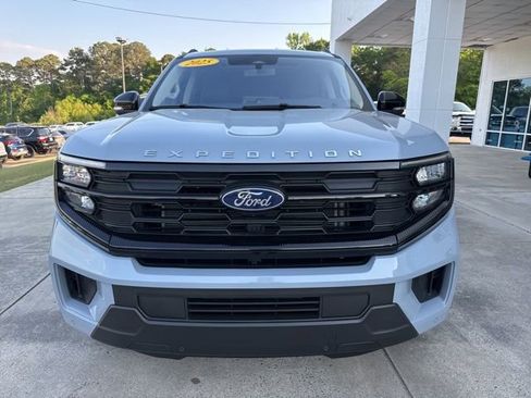 Used 2025 Ford Expedition Max Active RWD image 2