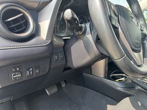Used 2018 Toyota RAV4 XLE AWD/4WD image 16
