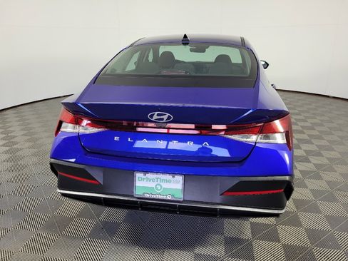 Used 2024 Hyundai Elantra SE FWD image 7