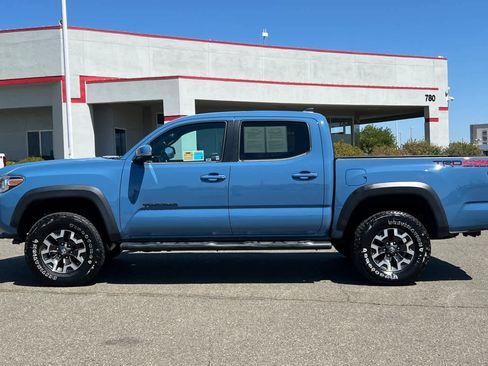 Certified 2019 Toyota Tacoma TRD Off-Road AWD/4WD image 9