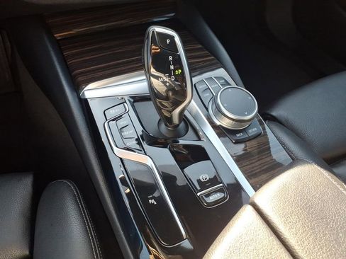 Used 2021 BMW 530i xDrive w/ Premium Package image 8