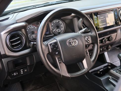 Used 2018 Toyota Tacoma TRD Sport RWD image 16