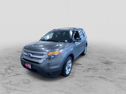 Used 2014 Ford Explorer XLT w/ Equipment Group 202A AWD/4WD image 6