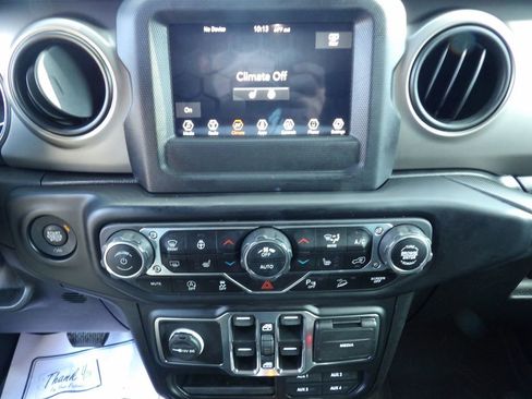 Used 2021 Jeep Wrangler Unlimited Sport image 17