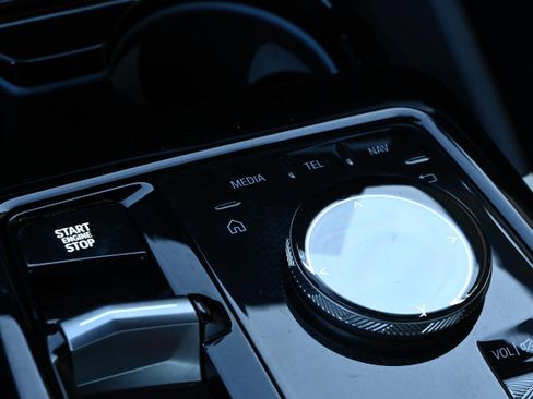 Certified 2024 BMW 530i 530i w/ Convenience Package image 17