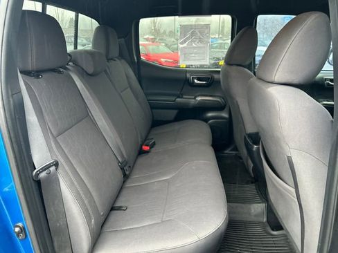 Used 2018 Toyota Tacoma TRD Sport image 11