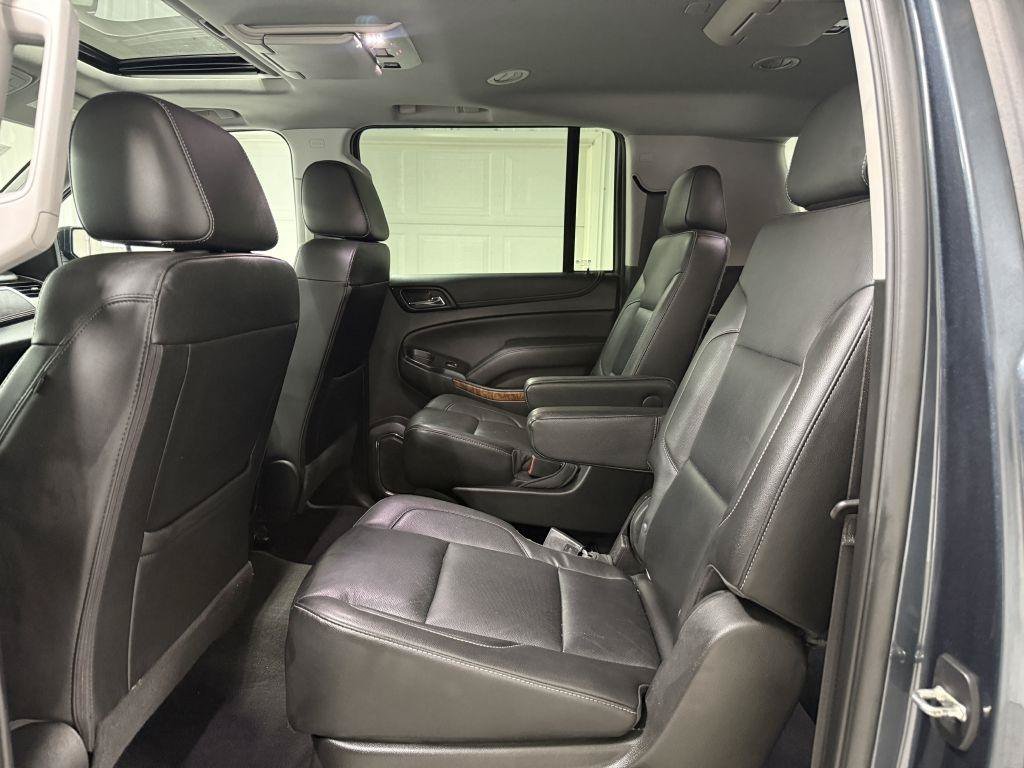 Used 2020 Chevrolet Suburban Premier AWD/4WD image 31
