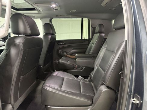 Used 2020 Chevrolet Suburban Premier AWD/4WD image 31
