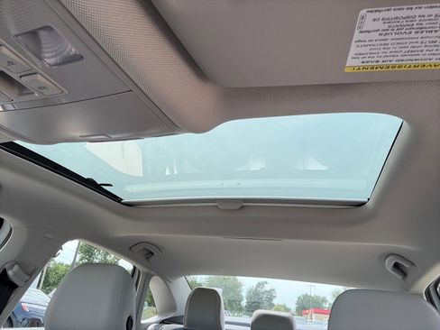 Used 2025 Volkswagen Jetta SE w/ Sunroof Package image 14