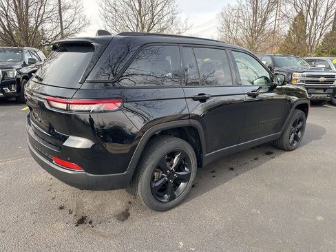 Used 2023 Jeep Grand Cherokee Altitude image 9