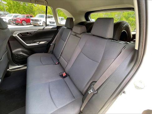 Used 2019 Toyota RAV4 LE AWD/4WD image 14