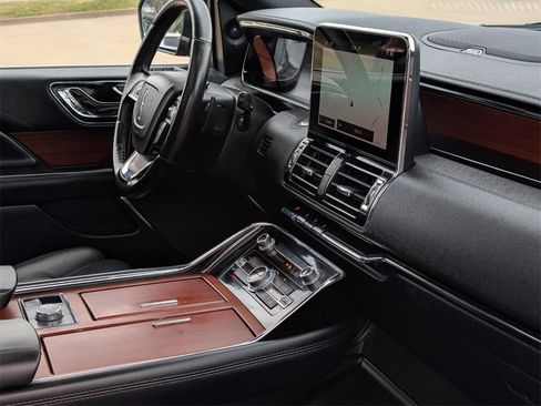 Used 2021 Lincoln Navigator Reserve image 35