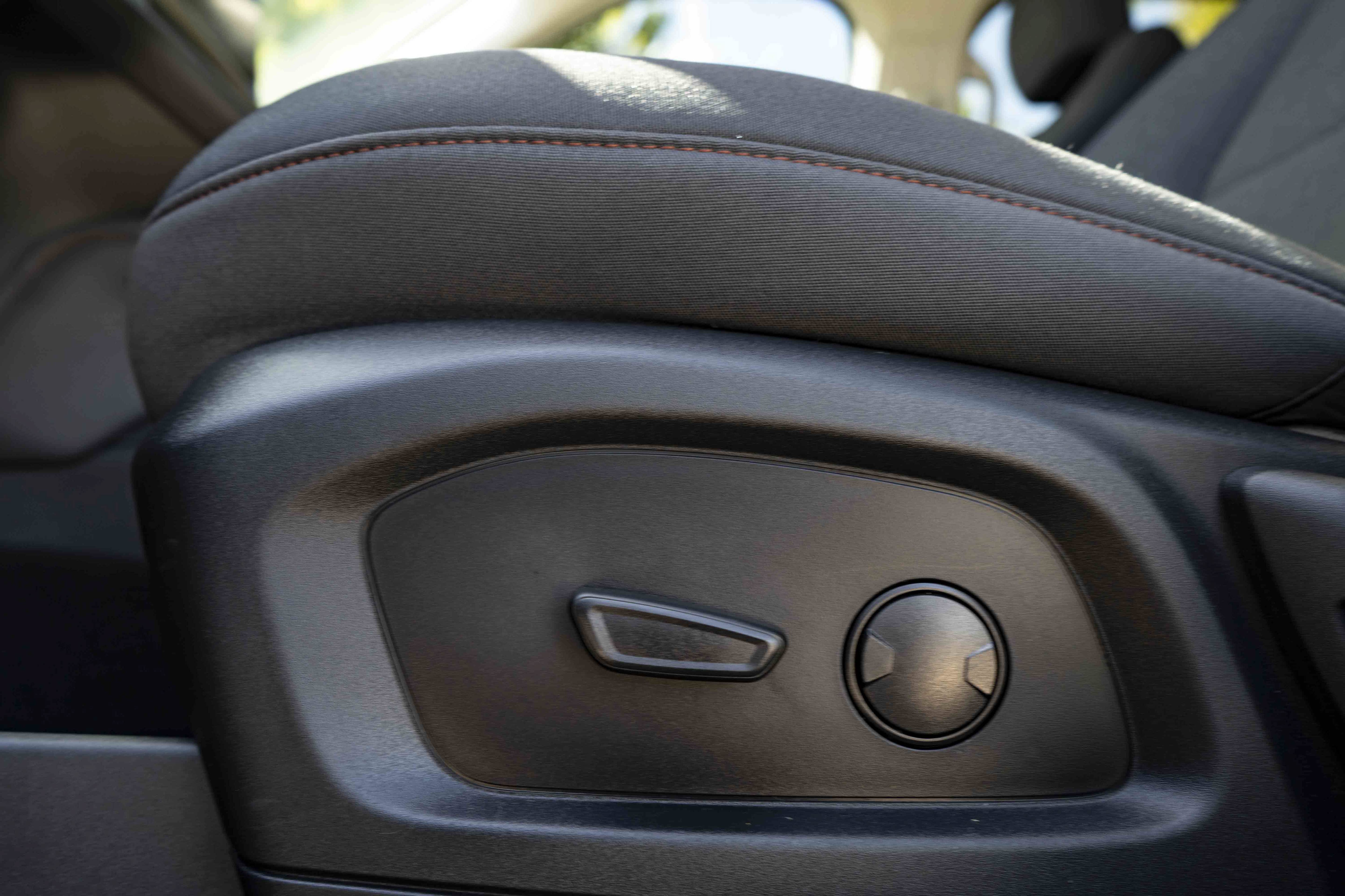 Used 2026 Ford Explorer Active RWD image 37
