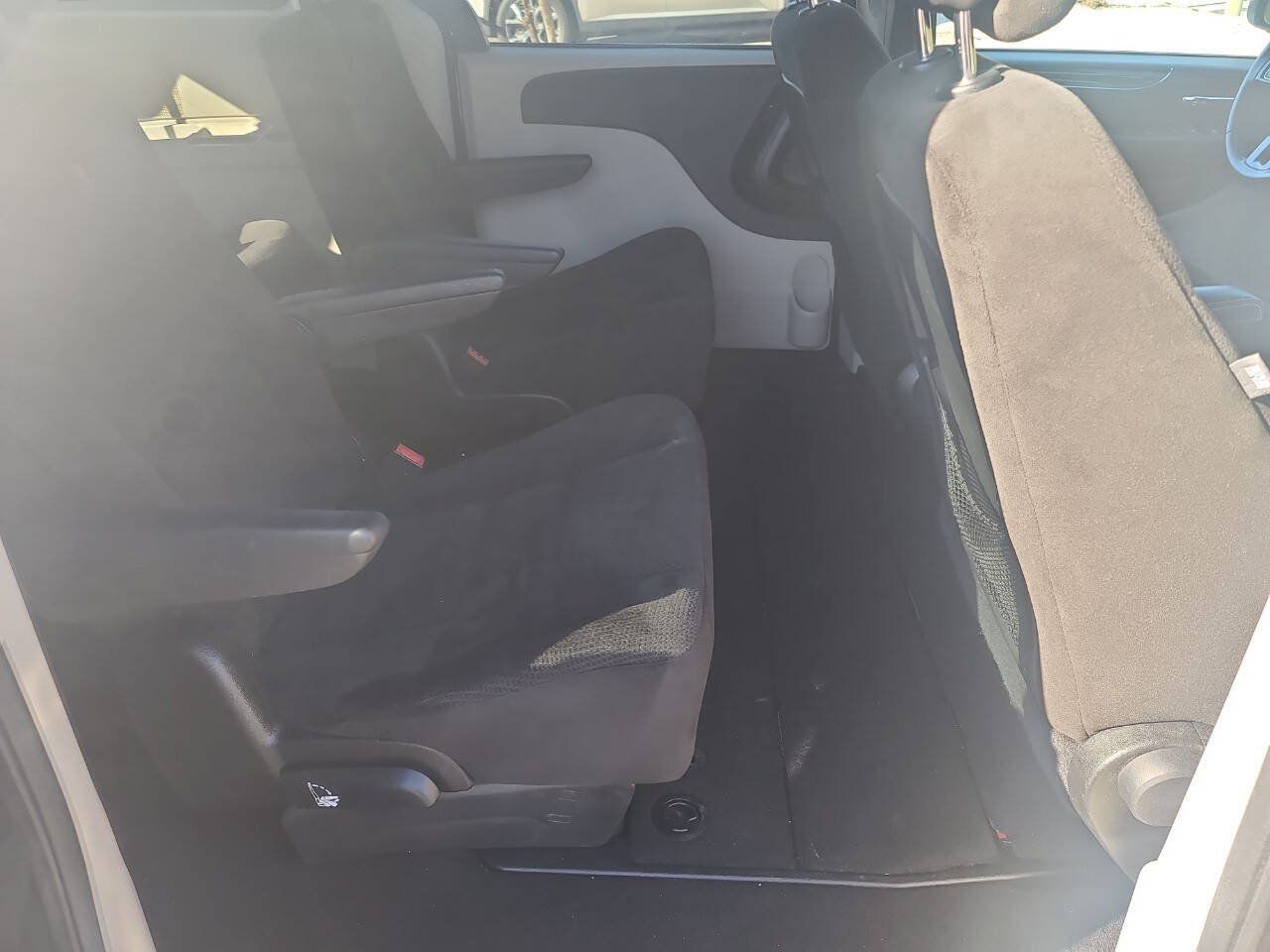 Used 2016 Dodge Grand Caravan SE FWD image 29