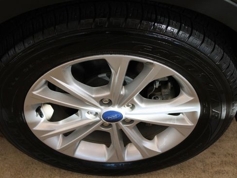 Used 2017 Ford Escape SE w/ Equipment Group 201A image 29