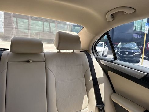Used 2017 Volkswagen Jetta SE FWD image 19