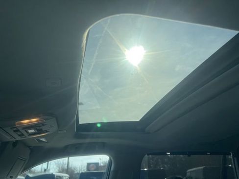 Used 2023 Toyota Highlander XLE image 10