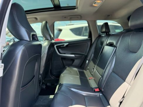 Used 2016 Volvo XC60 T6 w/ Proximity Package FWD image 18