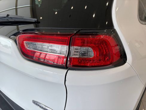 Used 2015 Jeep Cherokee Latitude w/ Cold Weather Group image 28