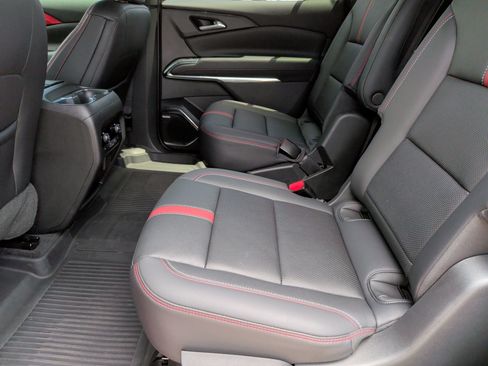 Used 2024 Chevrolet Traverse RS AWD/4WD image 40