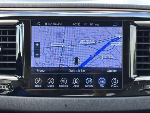 Used 2017 Chrysler Pacifica Touring-L w/ Tire & Wheel Group FWD image 24