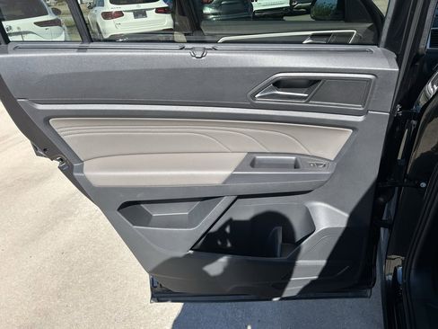 Used 2021 Volkswagen Atlas SEL R-Line w/ MDO Package (Bench Seat) image 15