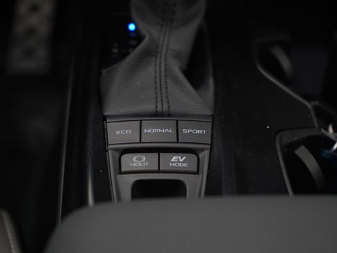 Used 2025 Toyota Camry SE image 17