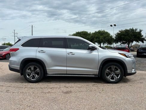 Used 2019 Toyota Highlander Limited Platinum AWD/4WD image 4
