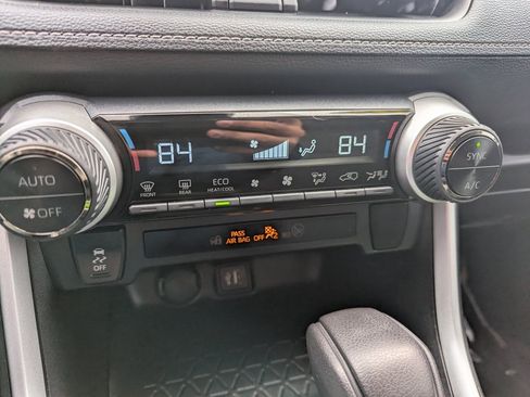 Used 2023 Toyota RAV4 AWD Hybrid image 21