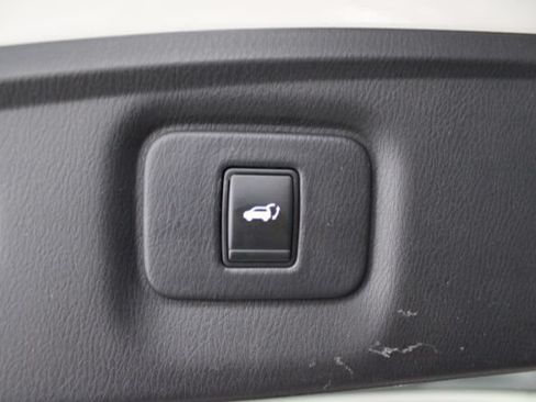 Used 2017 INFINITI QX60 Luxe w/ Deluxe Technology Package AWD/4WD image 28