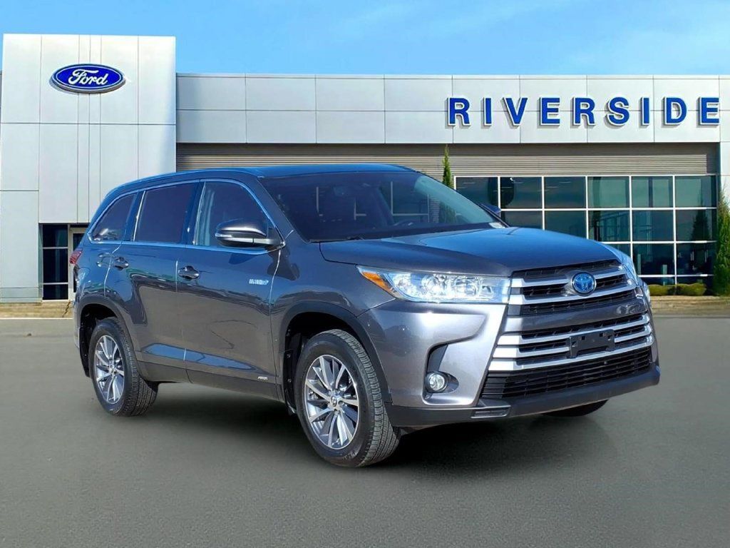 Used 2019 Toyota Highlander XLE AWD/4WD image 1