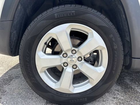 Used 2018 Jeep Compass Latitude w/ Popular Equipment Group FWD image 36